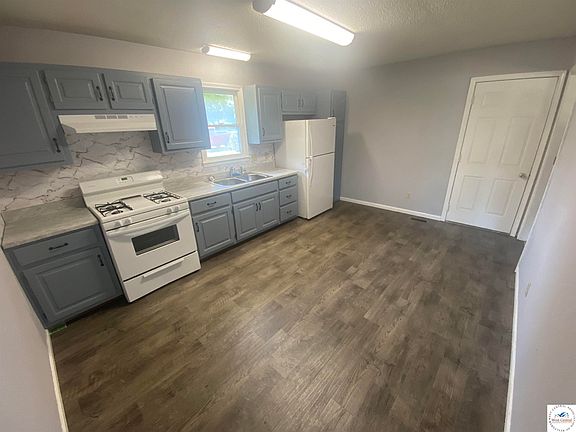 4th image of 303 E Stacci Cir