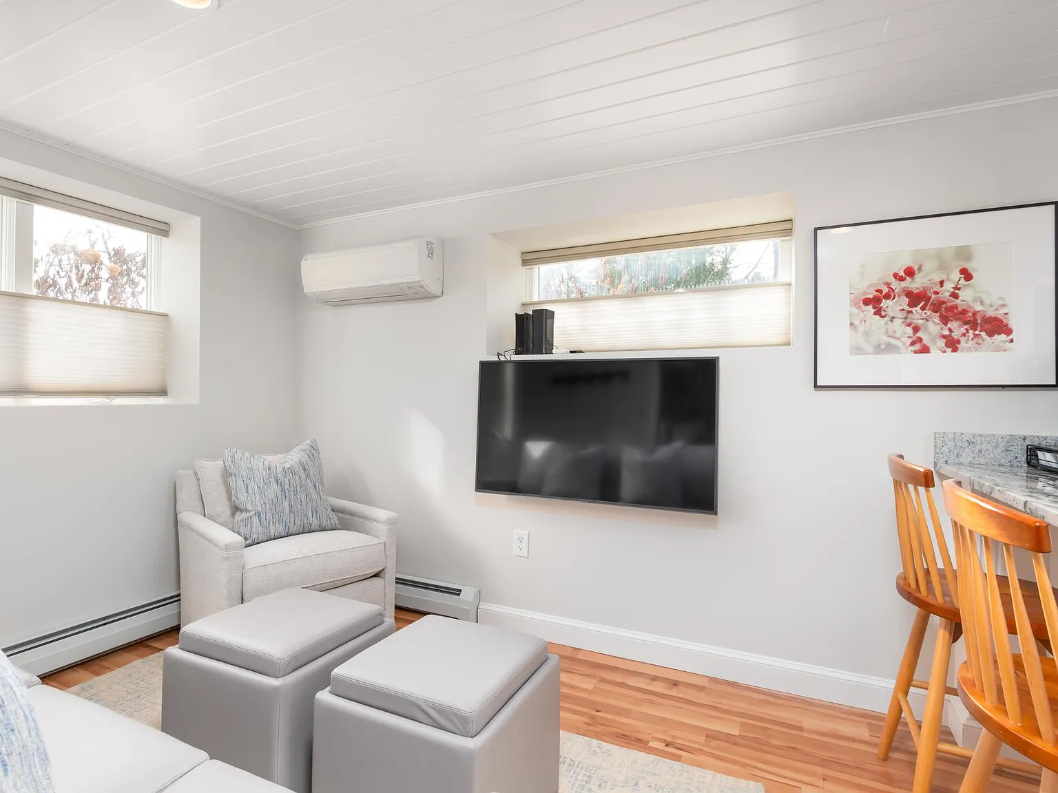 2 bed, 800 sqft, $3,000 — Photo 2