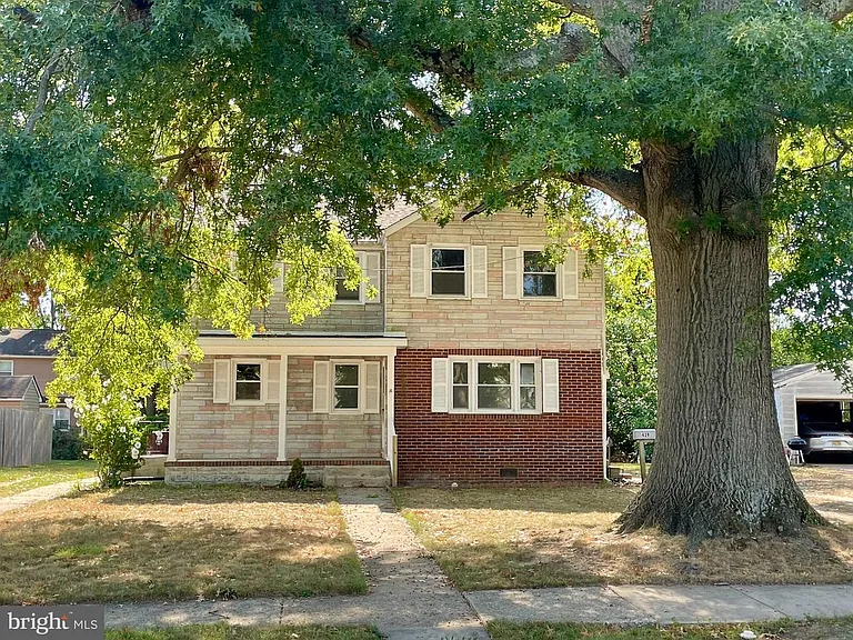 42 Lee St — Photo 1