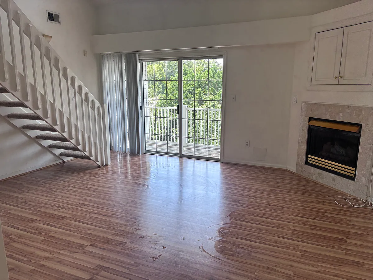 Building Photo - 900 Charnell Dr #301