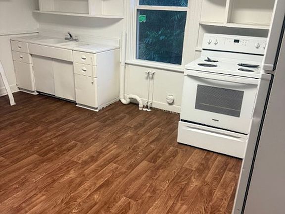 3rd image of 2700 Loraine St
