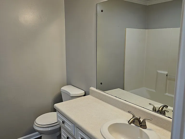 117 Alger Rd — Photo 1