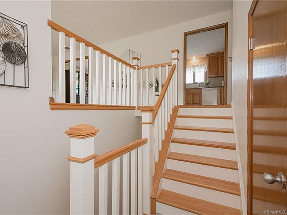 5th image of 38 Pelican Ct