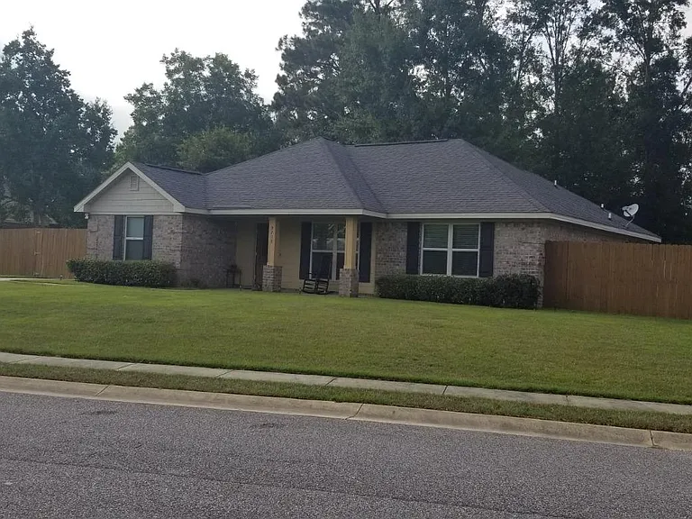 9718 Estate Dr — Photo 2