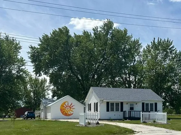 507 W Wood St, Camp Point, IL 62320