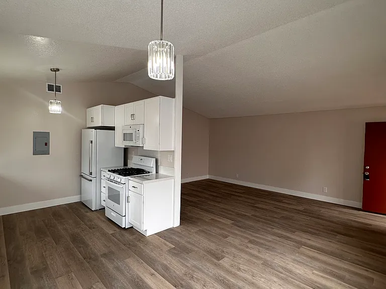 7386 Saddle Rd #B — Photo 26