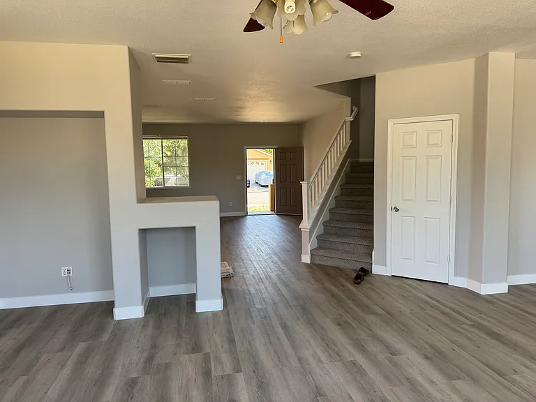 1047 Boardwalk Dr — Photo 13
