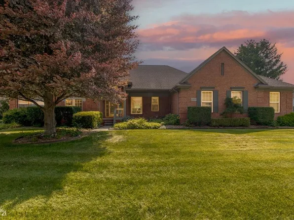 43690 Fallen Tree Dr, Sterling Heights, MI 48314