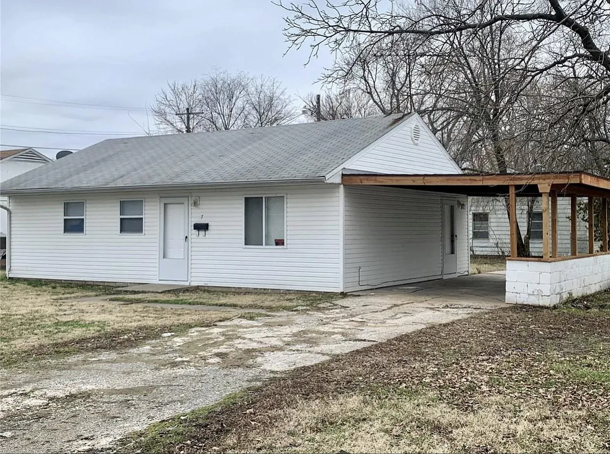 7 Delores Dr photo 1