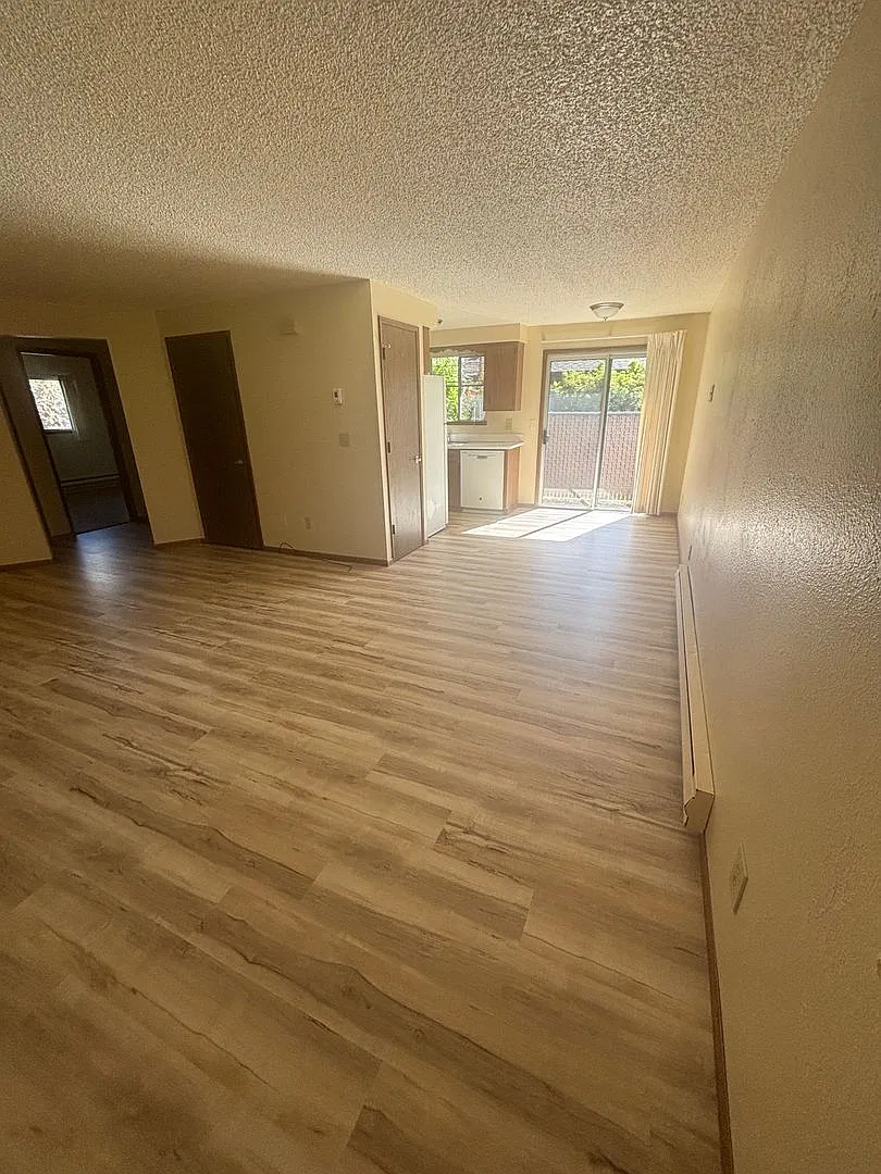 1 Bedroom 1 Bathroom at Hollywood Park Apartments — Photo 1
