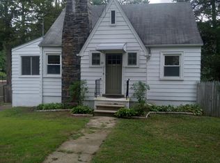 32 S Main St, Newtown, CT 06470