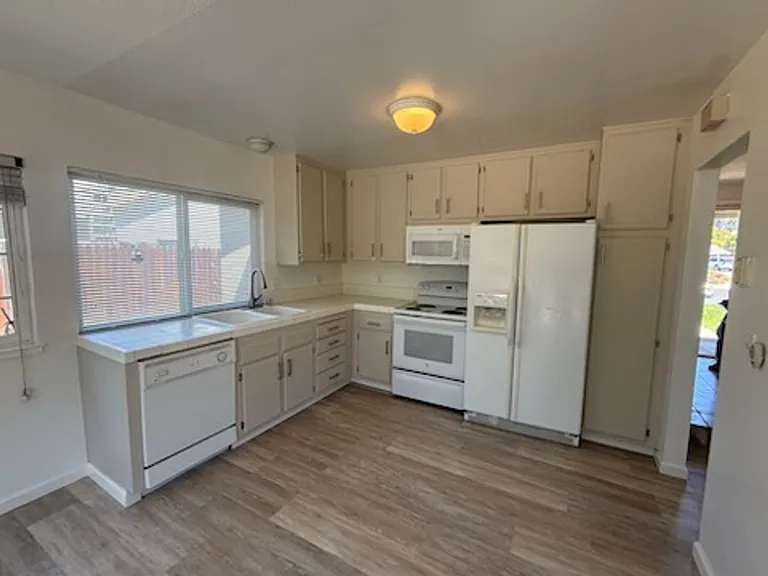 230 Turnstone Dr — Photo 2