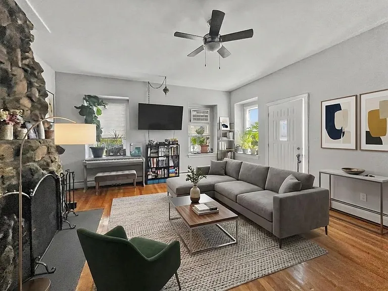 114 Walnut Ave — Photo 1