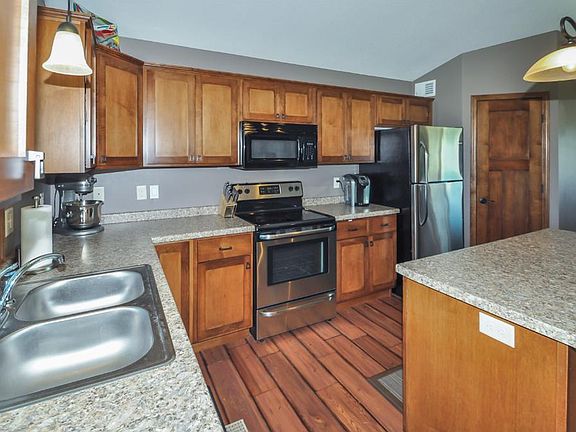 3rd image of 609 Knights Ct