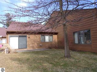 115 N Shore Dr E, Cadillac, MI 49601