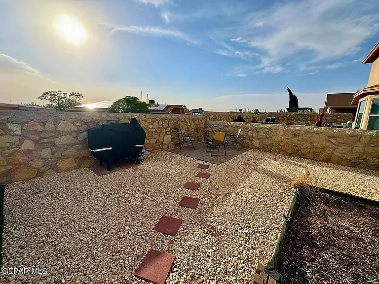 10041 Paloma Dr — Photo 3
