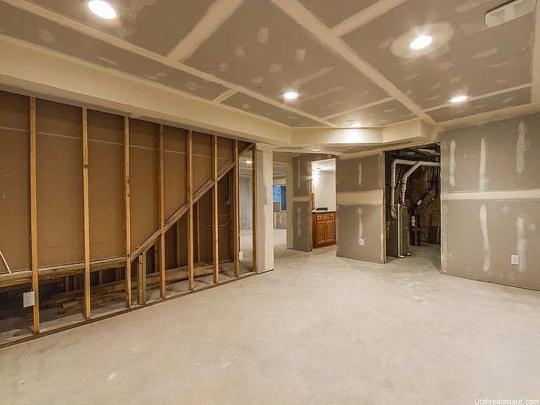 363 E Harrison Ave — Photo 19