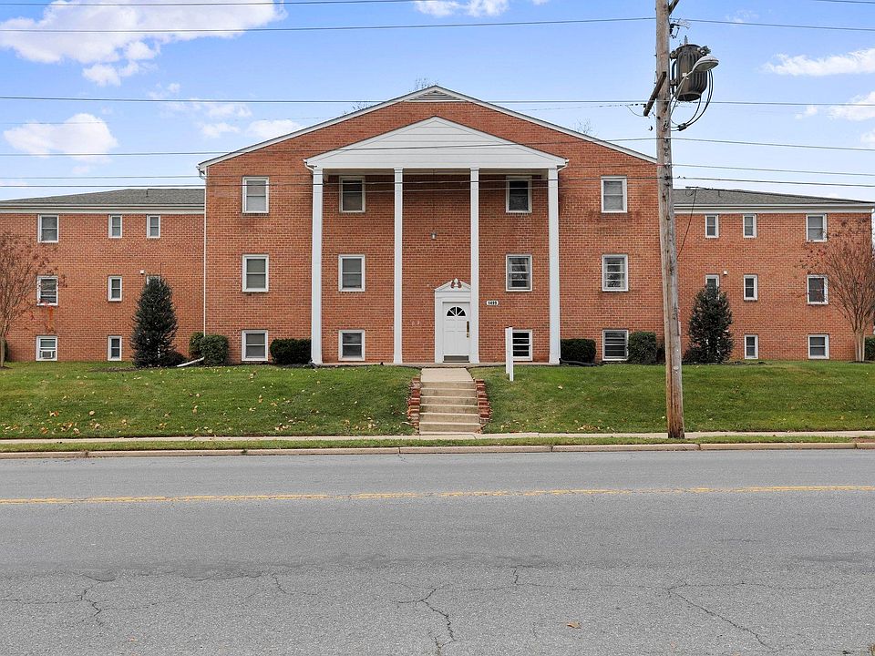 1499 N East Street Entrance