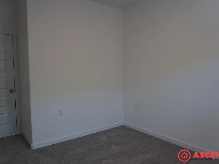 8206 Wandesford Dr — Photo 8