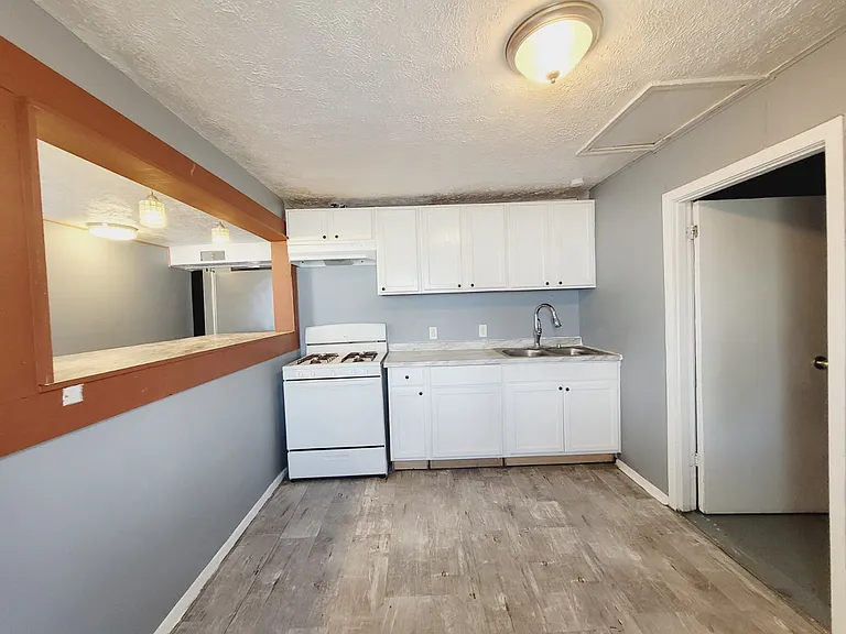 2115 State St — Photo 10