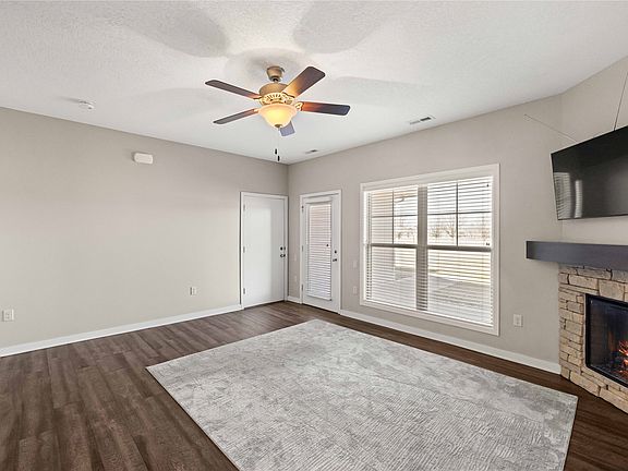 3rd image of 2507 NE Oak Dr Unit 1