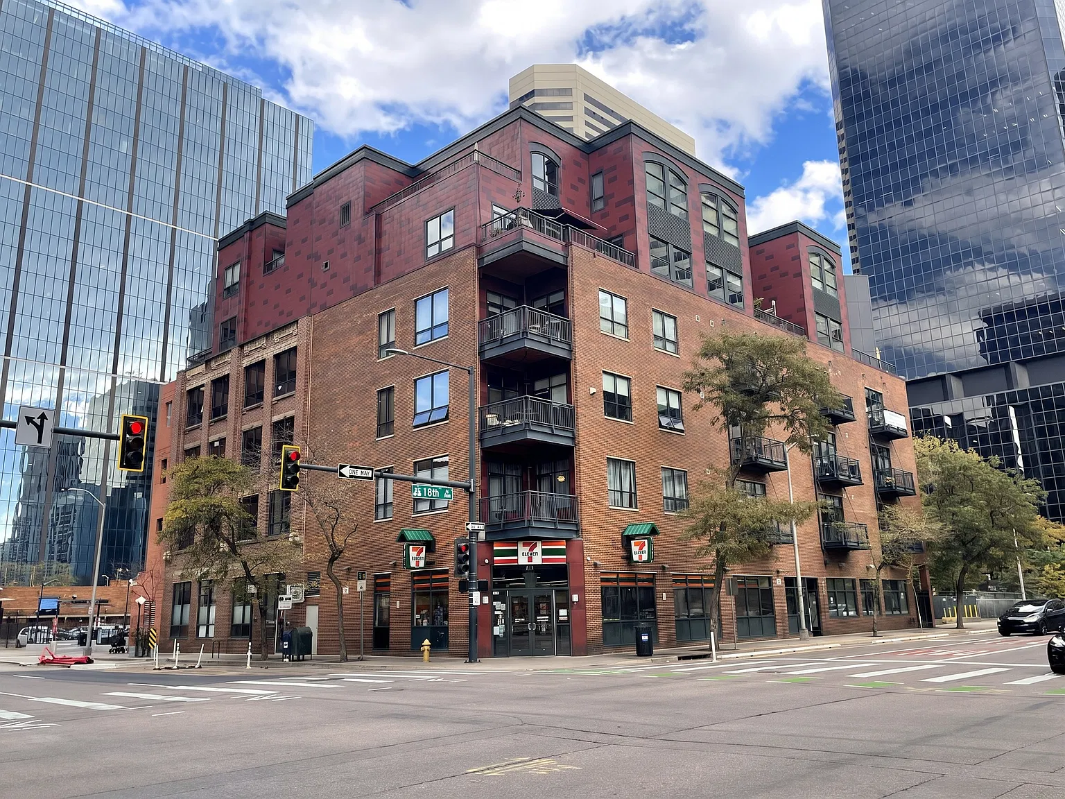 1 bed, 956 sqft, $1,895 — Photo 1