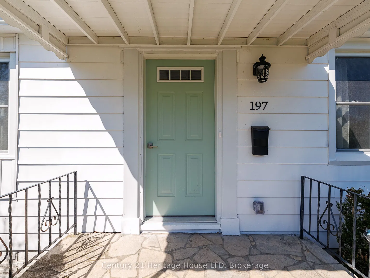 4 bed, $2,350 — Photo 2