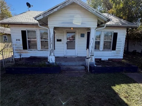 818 E Titus St, Mexia, TX 76667