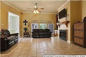 3rd image of 8049 Versailles Dr