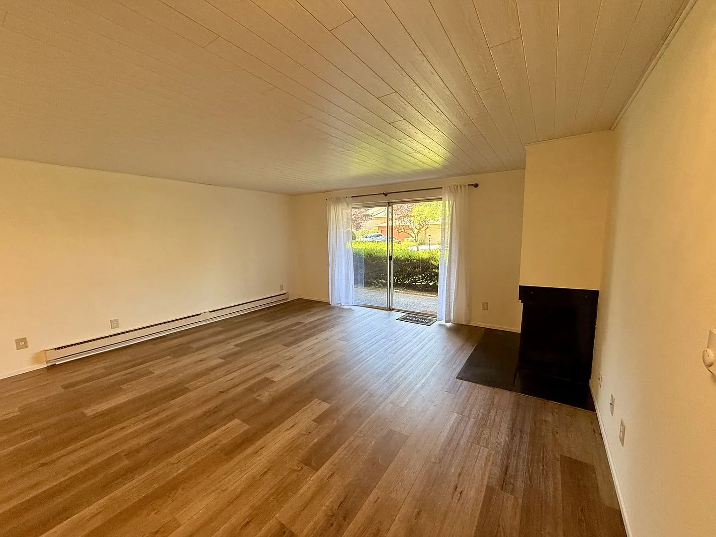 Pending Application Beautiful 2-Bedroom, 2-Bath Condo In The Oakbrook Country Club Community — Photo 3