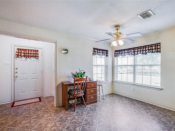 4th image of 403 Wilbanks Dr