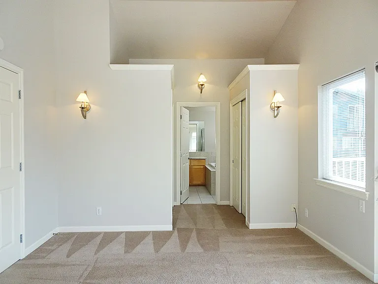 657 W Emerson St #C — Photo 10