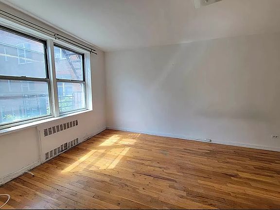 3rd image of 67-12 Yellowstone Blvd #2W