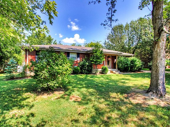 3rd image of 817 Meadowlane Dr