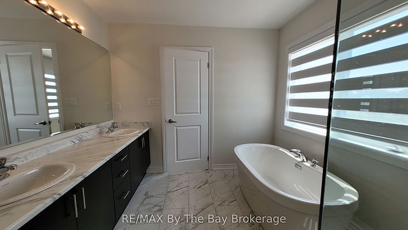 Wasaga Beach House for rent - 4 Bedrooms — photo 12