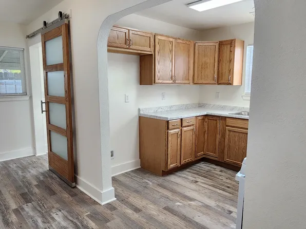 2345 E Goshen Ave, Visalia, CA 93292