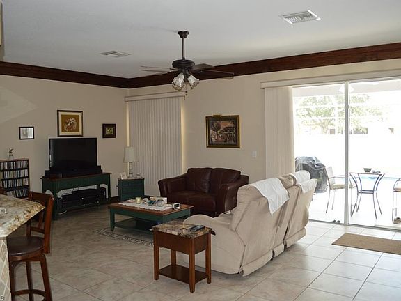 5th image of 4217 SW 15th Ave