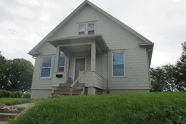 4 bed, 1301 sqft, $1,750 — Photo 2
