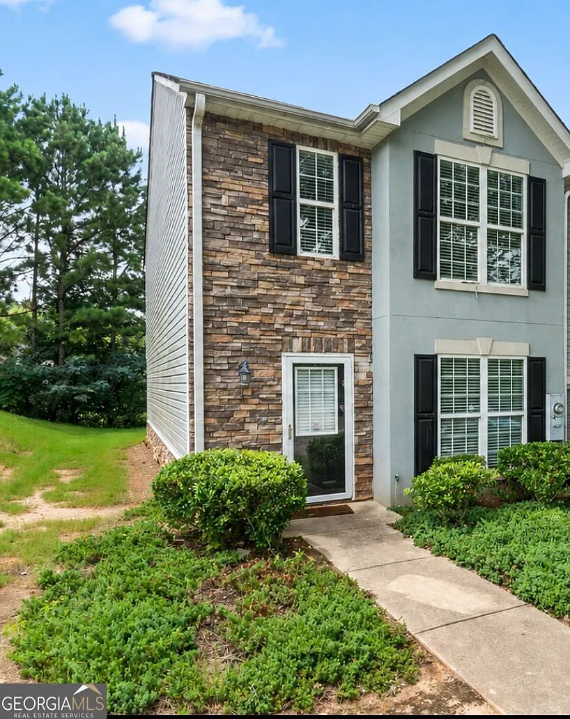 3 bed, 2.5 bath, 1668 sqft, $1,850 — Photo 1