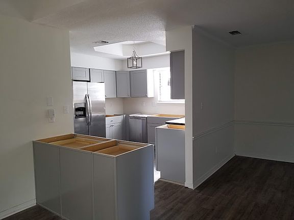 5th image of 225 Seville Cir