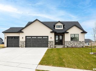 5885 Julie Ann Rd, Bettendorf, IA 52722