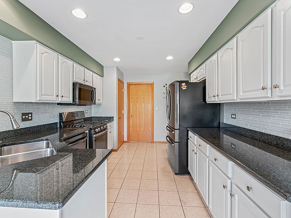 5th image of 9058 Newcastle Ct