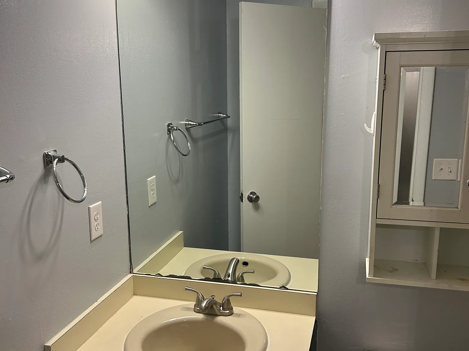 112 Peacock St — Photo 3