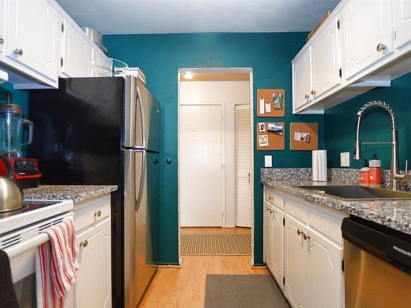 5th image of 687 E Fox Hills Dr #1