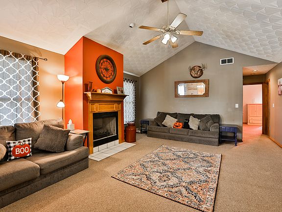 5th image of 12 N Country Dr
