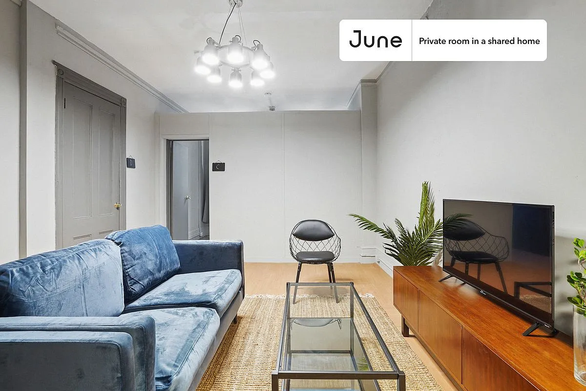 Twin bedroom in 4 bed/1 bath home in Hell's Kitchen #386 2D — Photo 3