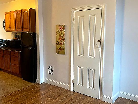 4th image of 2914 W Girard Ave #1