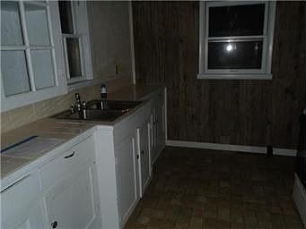 4th image of 704 S Pearl St