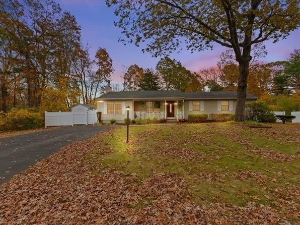 79 Jennings Dr, Raynham, MA 02767