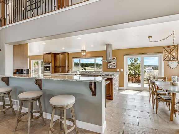 Bar between kitchen/living